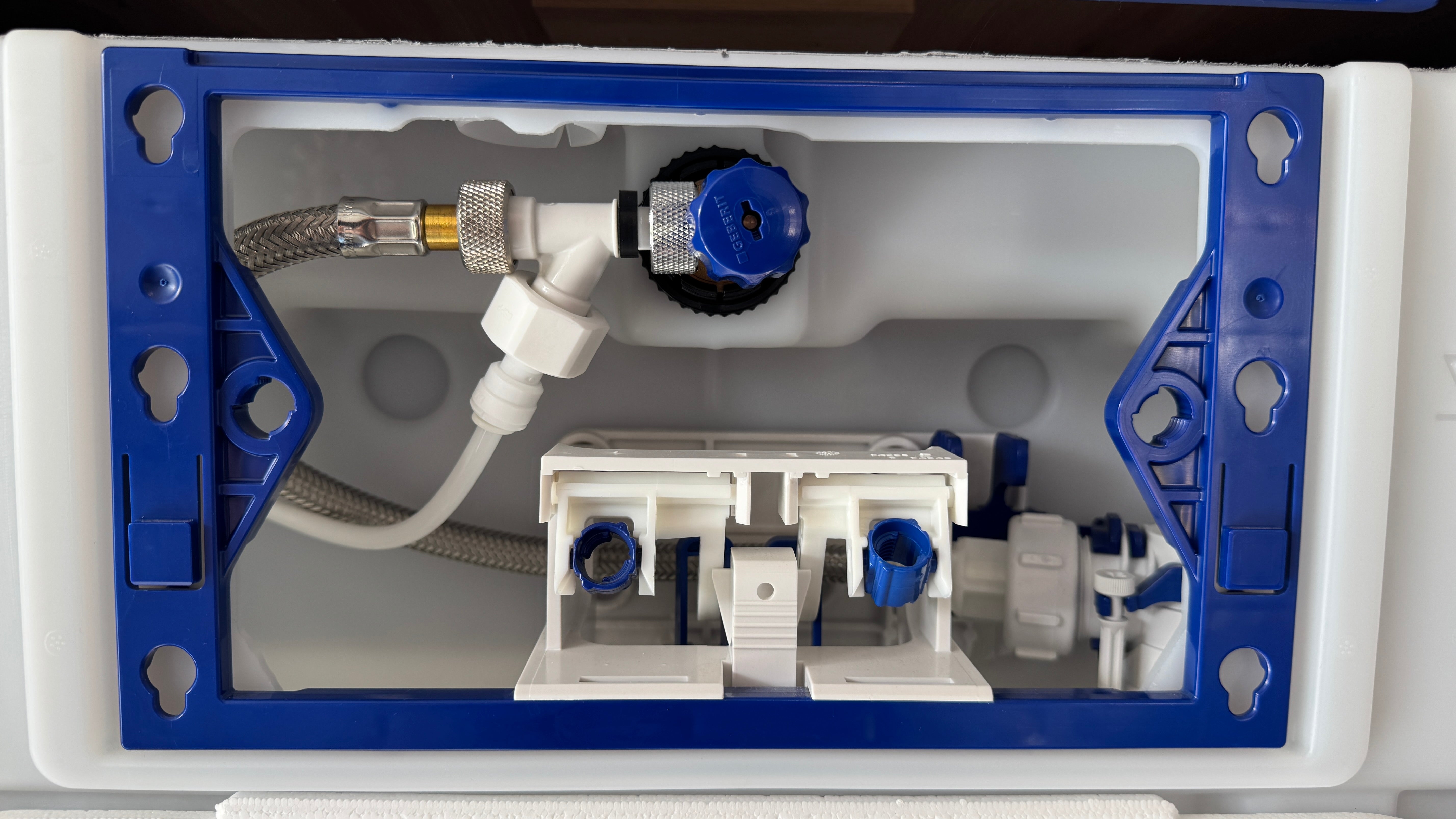 T-valve 3/8"-3/8"-3/8"