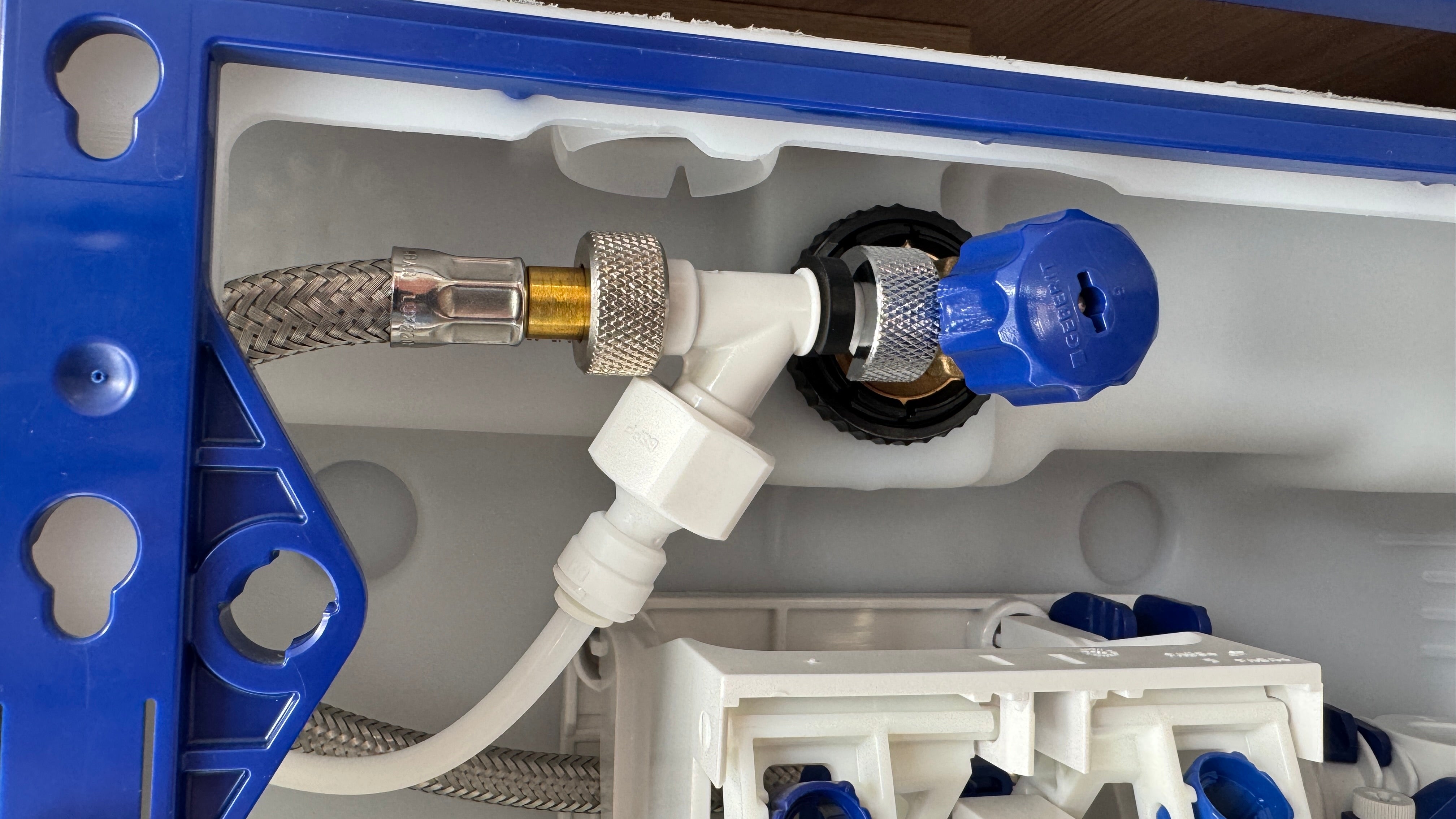 T-valve 3/8"-3/8"-3/8"